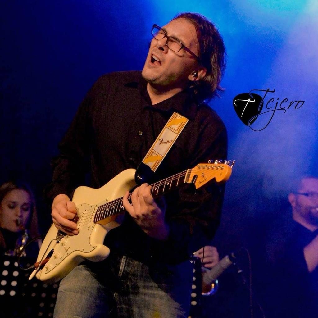 Tom,
Gitarre,
Bass,
Ukulele,
Schlagzeug