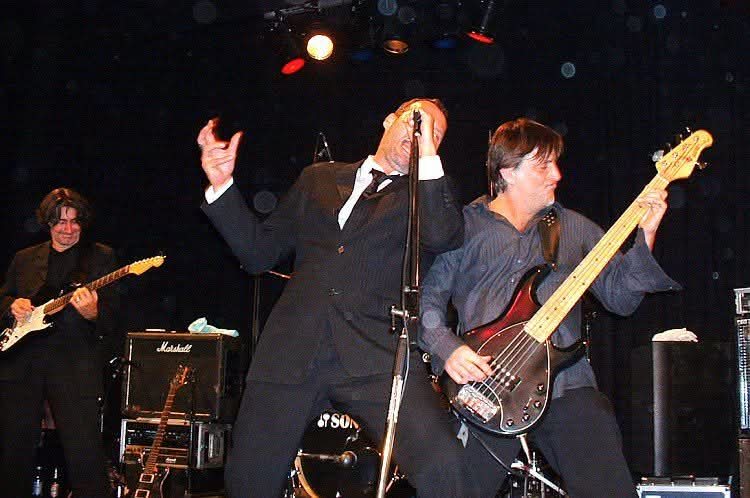 Frank,
Gitarre,
E-Bass,
Ukulele,
Liedbegleitung